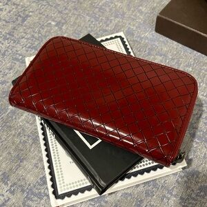 ❤️🖤Bottega Veneta Burgundy Intrecciato Zip Around Leather Wallet Clutch🖤❤️